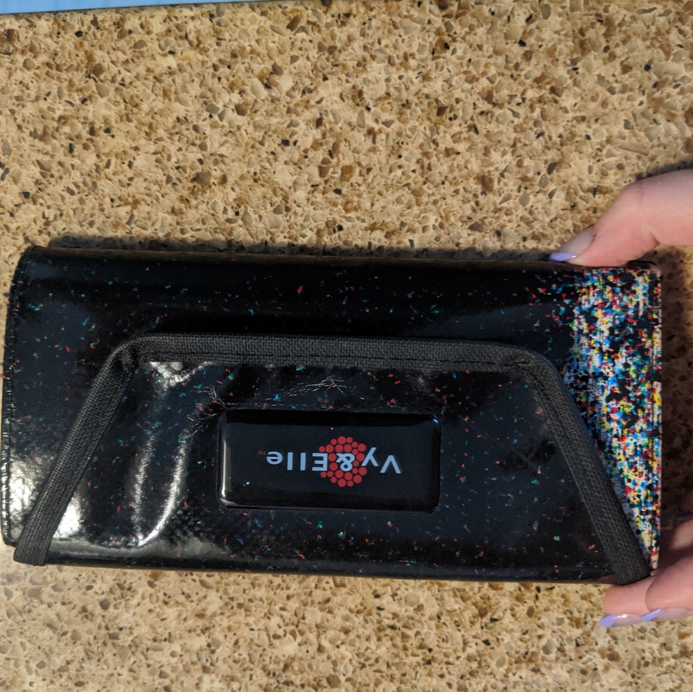 Vy & Elle wallet made of billboards